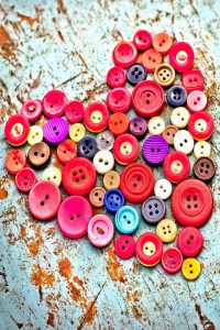 Photo Credit: www.freeapplewallpapers.com/2547-creative-button-heart/